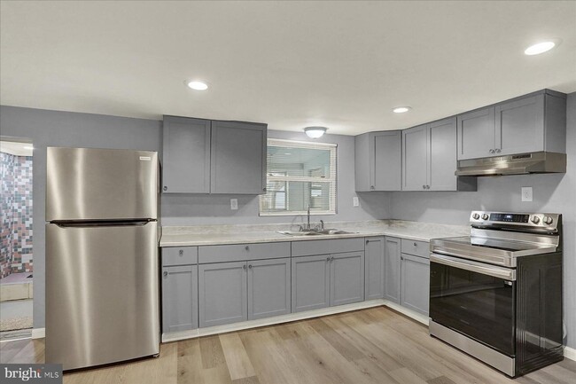 Building Photo - Renovated 3Bedroom House in Columbia