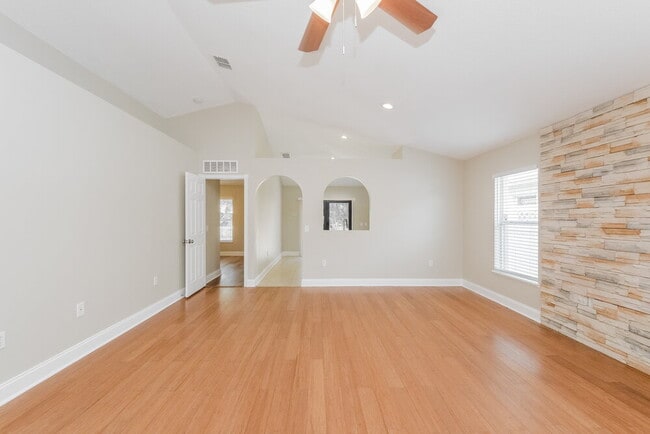 Building Photo - 1018 Brenton Leaf Dr