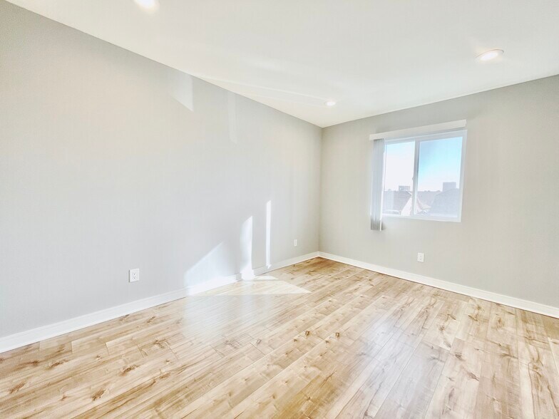 Building Photo - 4463 1/2 Rosewood Ave