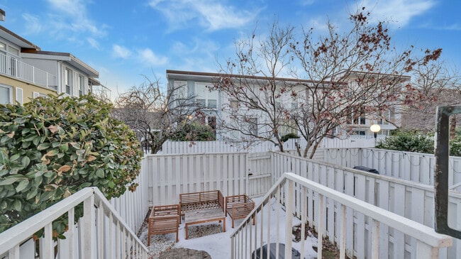 Building Photo - 146 G St SW