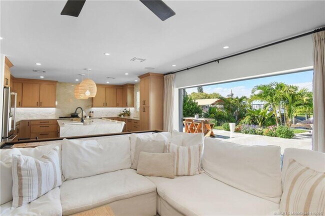 Building Photo - 1425 SW Egret Way