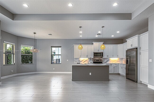 Building Photo - 15431 Goldfinch Cir