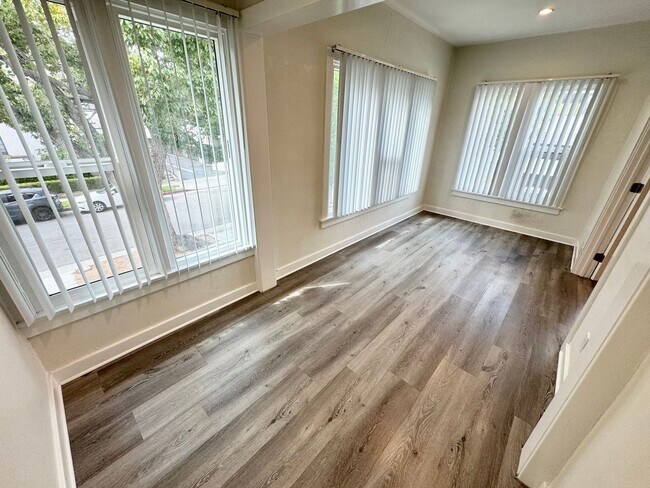 Building Photo - ***1 Bed 1 Bath apartment in the most desirable part of Pasadena***