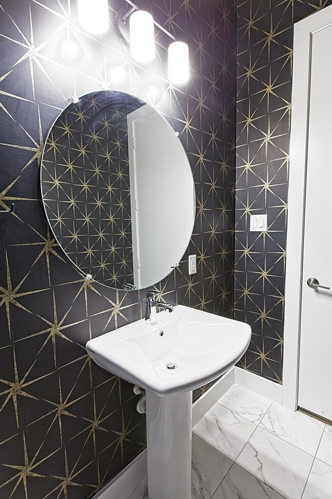 Building Photo - 1405 Bronson Ct