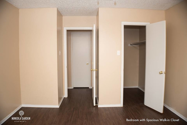 Building Photo - Mineola Garden Apts