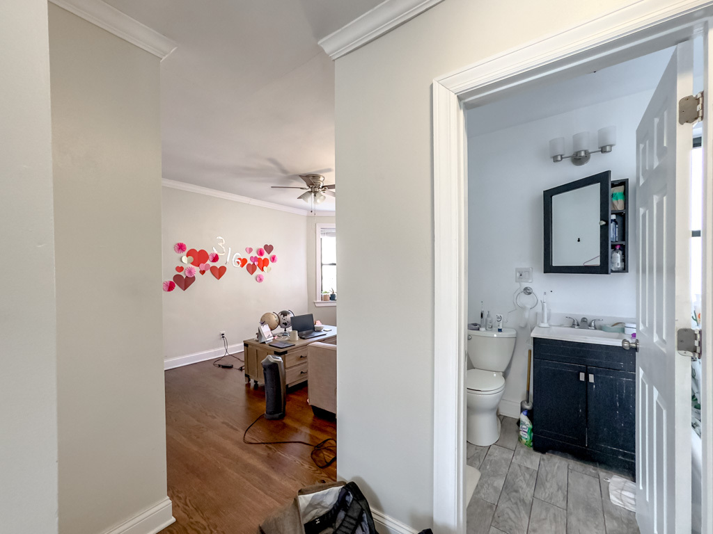 Building Photo - 3845 N Greenview Ave