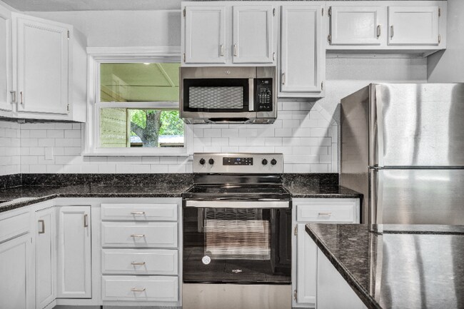 Building Photo - 705 E 9th Ave