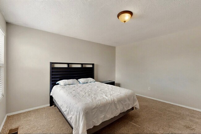 Building Photo - 5323 Ridge Rock Ave NW