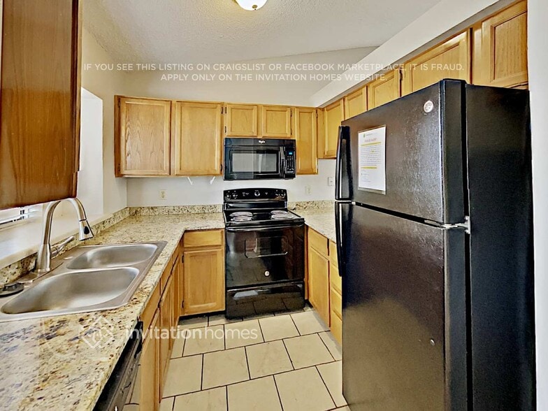 Building Photo - 18923 E Carmel Dr