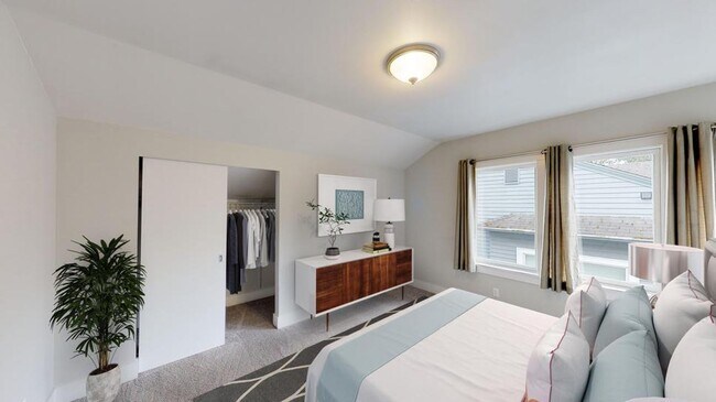 Building Photo - Newly remodeled home in Northern Universit...