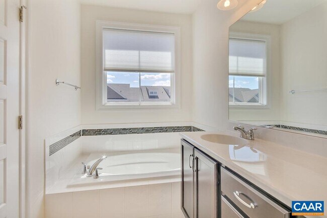 Building Photo - 980 Belvedere Way
