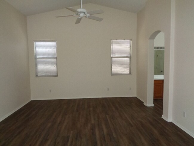 Building Photo - Spacious 4 bedroom house in Peoria- open f...