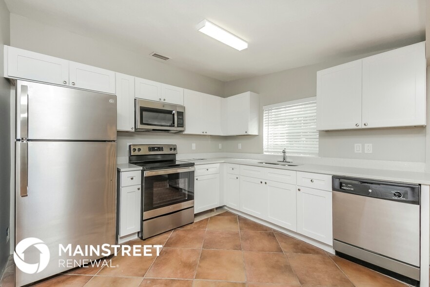 Building Photo - 604 Prairie Lake Dr