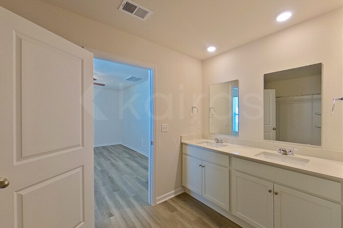 Building Photo - 124 Inez Ave