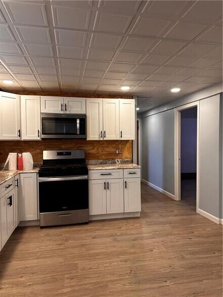 Building Photo - 24 Lewis St