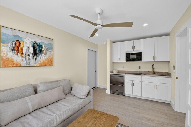 Building Photo - 2900 Greenbriar Blvd