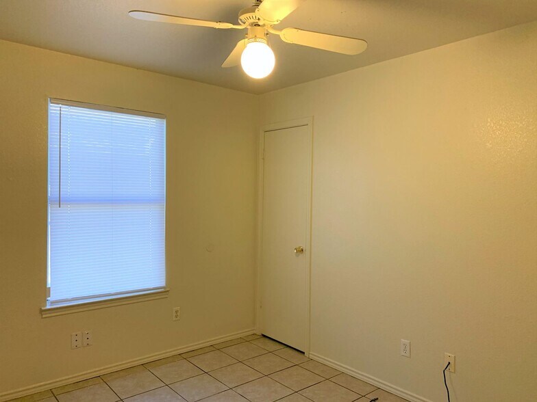 Building Photo - 1708 Benttree Dr