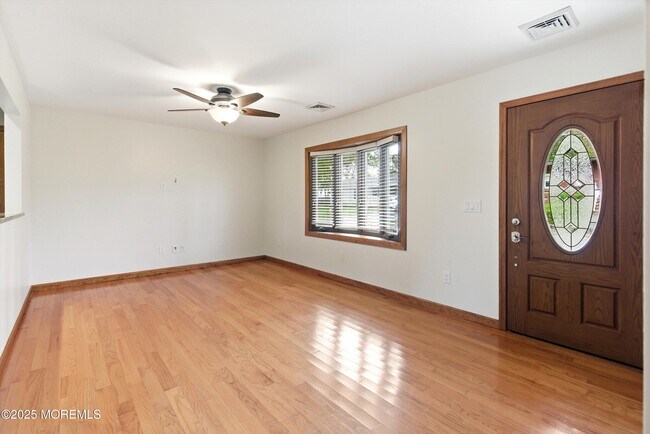 Building Photo - 501 Silverton Rd