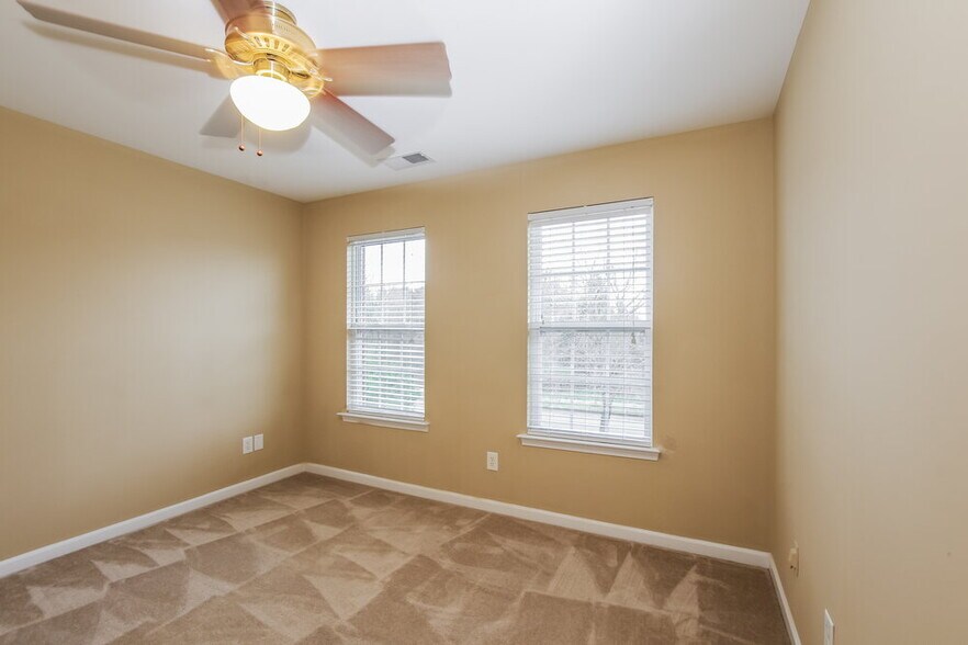 Building Photo - 13138 Planters Row Dr