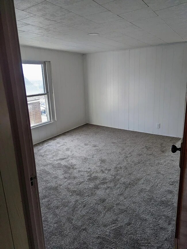 Building Photo - 37 Hurbane St