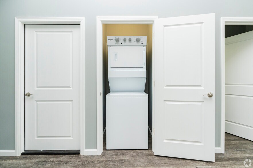 Building Photo - 4794 Tyrone Rd