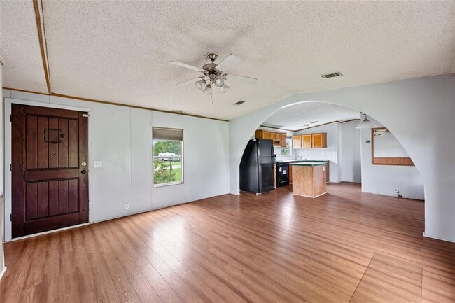 Building Photo - 360 Shady Oaks Dr