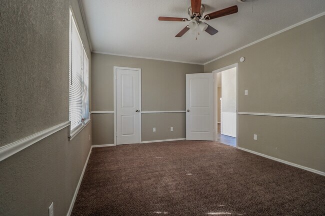 Building Photo - 3 Bedroom 2 Bath Home Ready 7/10!
