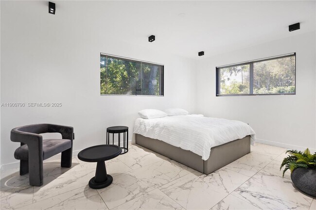 Building Photo - 270 NW 50th St