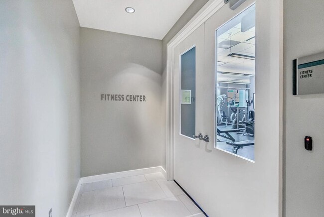 Building Photo - 5750 Bou Ave