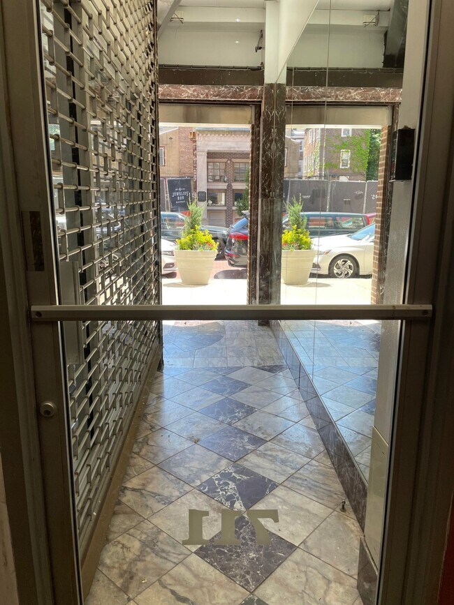 Building Photo - 711 Sansom St