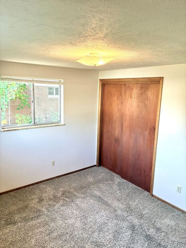 Building Photo - 3 Bedroom, 1 Bath Home with 1 car attached...