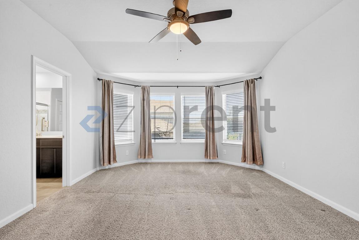 Building Photo - Unit