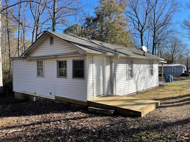 Building Photo - 2 BED, 1 BATH HOME LOCATED IN TROY