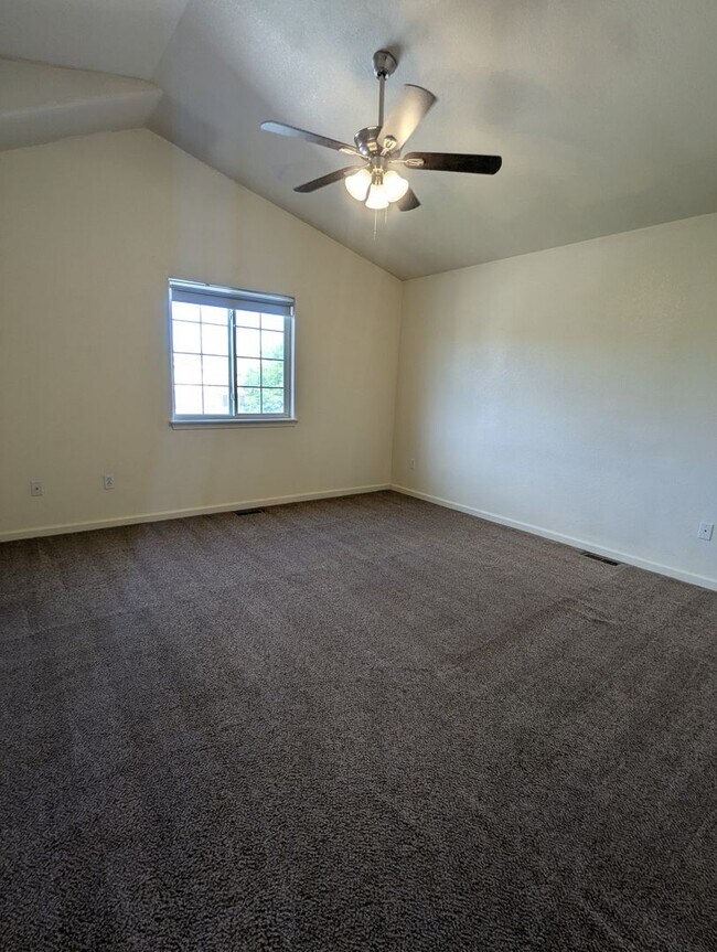 Building Photo - AWESOME 3-BDRM, 3-BATH, 4-LEVEL HOME AVAILABLE FOR IMMEDIATE OCCUPANCY IN GRAPEVINE - EVANS!
