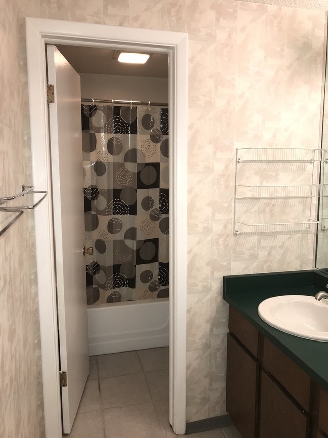 Building Photo - 2BD/1.5BA Boulder Condo *No Undergrads*