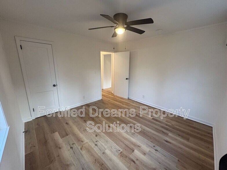 Building Photo - 1702 J Ave