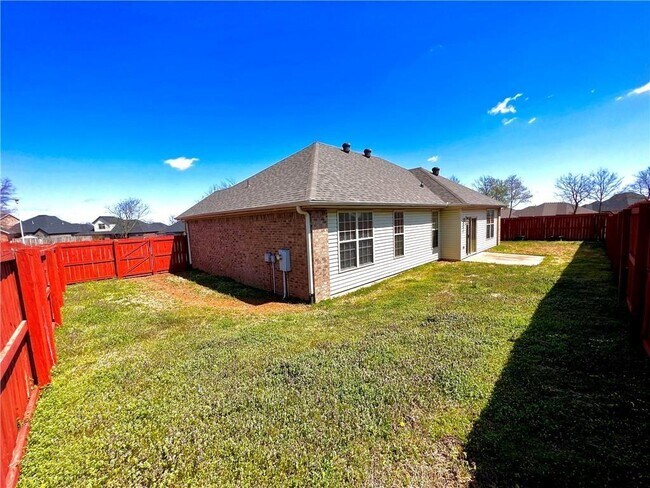 Building Photo - 1101 Shiraz Dr