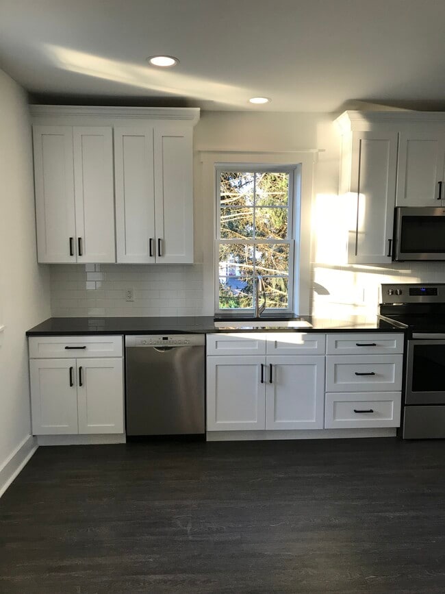 Kitchen - 2074 Creek Hill Rd