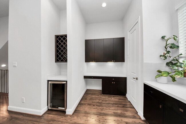 Building Photo - 1243A Bonner St
