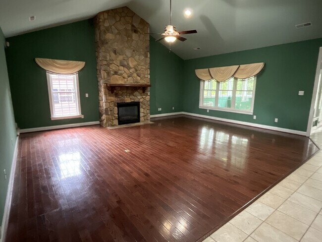 Building Photo - "Charming Kernersville Retreat: Spacious 4-Bed Gem with Granite Touches & Cozy Fireplace"