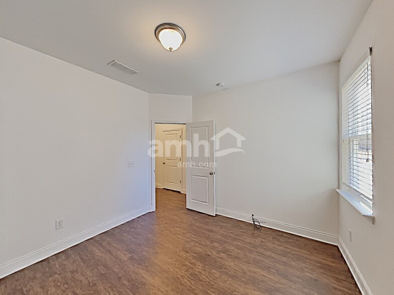 Building Photo - 209 McBee Pl