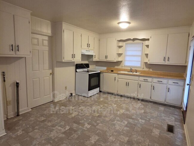 Building Photo - 5313 Bayleaf Dr