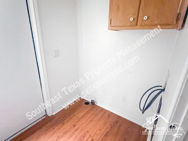 Building Photo - 545 Oak St