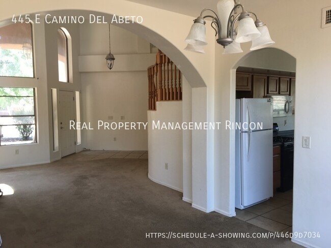 Building Photo - Luxury Living 4bd/2.5 bath in Rancho Sahua...