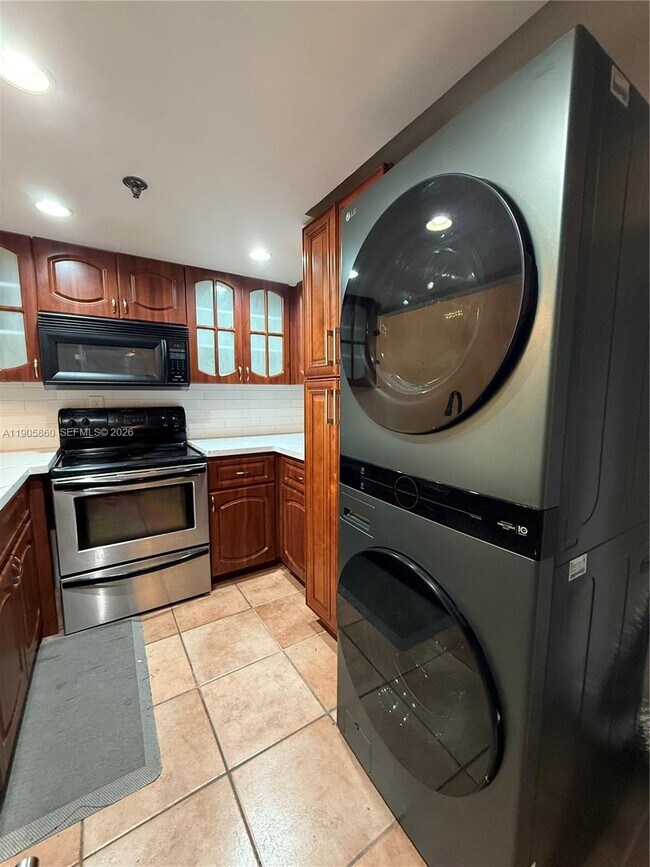 Building Photo - 540 Brickell Key Dr