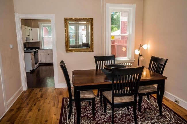 Building Photo - 512 E Fulton St