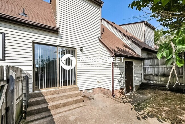 Building Photo - 3 Bedroom Pet-Friendly Home in Nashville, TN with Main Street Renewal