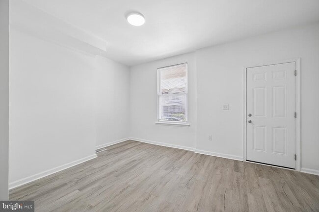 Building Photo - 5829 Crittenden St