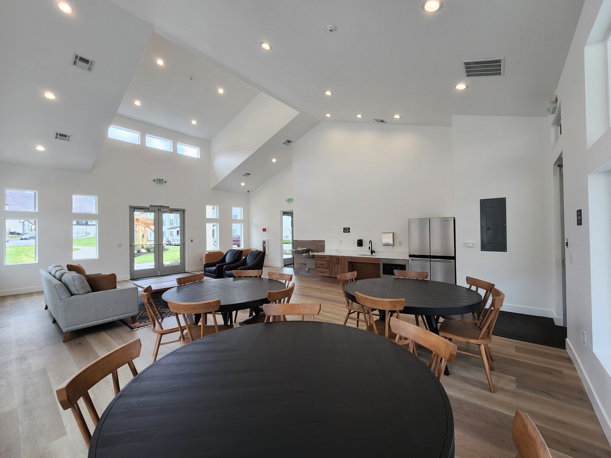 Building Photo - 4735 S Alder Dr