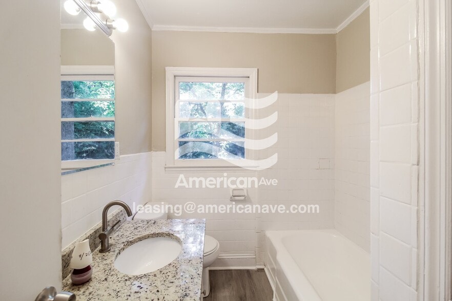 Building Photo - 136 Evergreen St